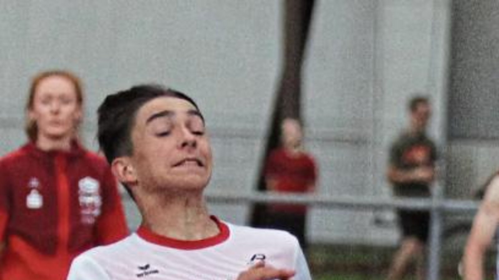 Luca Merita von der LG Neckar-Enz wartete beim 100-Meter-Sprint und beim Weitsprung mit Bestleistungen auf – ebenso wie Paul Jelden von der LG Region Karlsruhe sowie Annika Metzger vom TSV Ensingen (von links) jeweils über 1500 Meter. Letztere gab beim Besigheimer Abendsportfest sogar ihr Debüt auf dieser Distanz. Fotos: Nachreiner Luca Merita von der LG Neckar-Enz wartete beim 100-Meter-Sprint und beim Weitsprung mit Bestleistungen auf – ebenso wie Paul Jelden von der LG Region Karlsruhe sowie Annika Metzger vom TSV Ensingen (von links) jeweils über 1500 Meter. Letztere gab beim Besigheimer Abendsportfest sogar ihr Debüt auf dieser Distanz. Fotos: Nachreiner