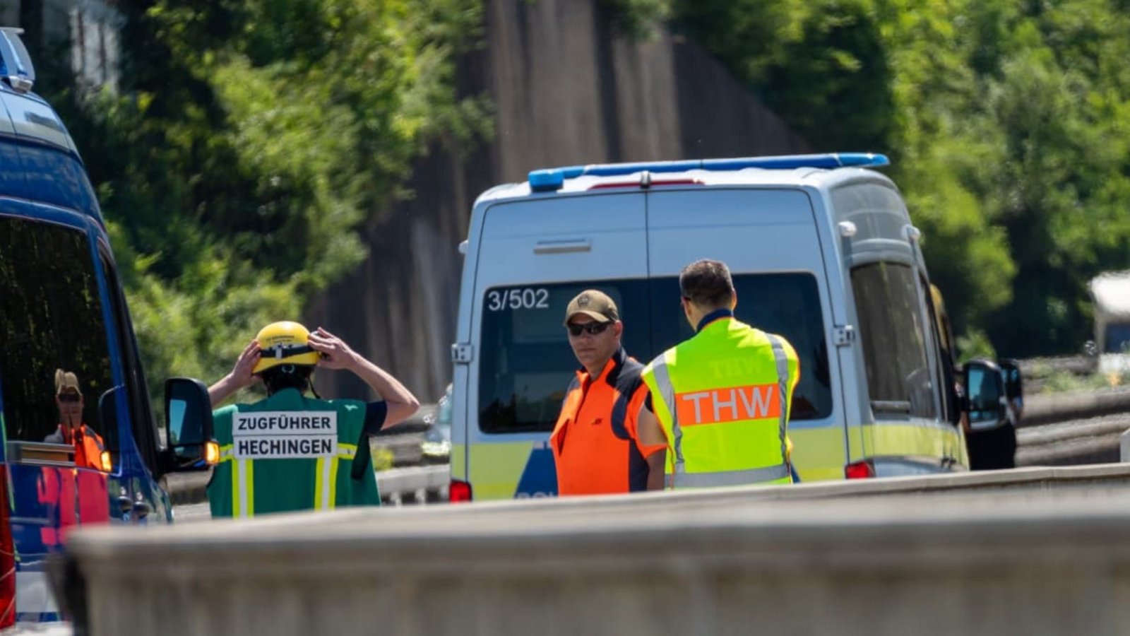 Stundenlang abgesperrt war am Sonntag die Unfallstelle auf der B 27. Auch ausgewiesene Medienvertreter durften nicht direkt am Ort des Zusammenstoßes fotografieren.Jannik Nölke Stundenlang abgesperrt war am Sonntag die Unfallstelle auf der B 27. Auch ausgewiesene Medienvertreter durften nicht direkt am Ort des Zusammenstoßes fotografieren.Jannik Nölke