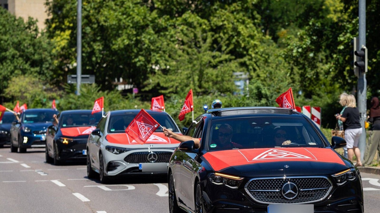 Rund 200 Autos fuhren bei dem Korso am 9. Juli durch  die Innenstadt.Foto: Lichtgut/Rettig
