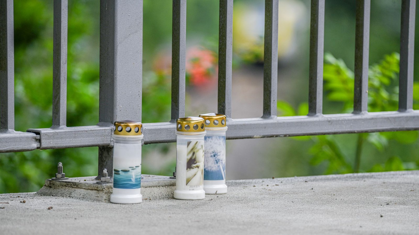 Bei dem Zugunglück sind am Sonntag drei Menschen ums Leben gekommen.Foto: Jason Tschepljakow/dpa