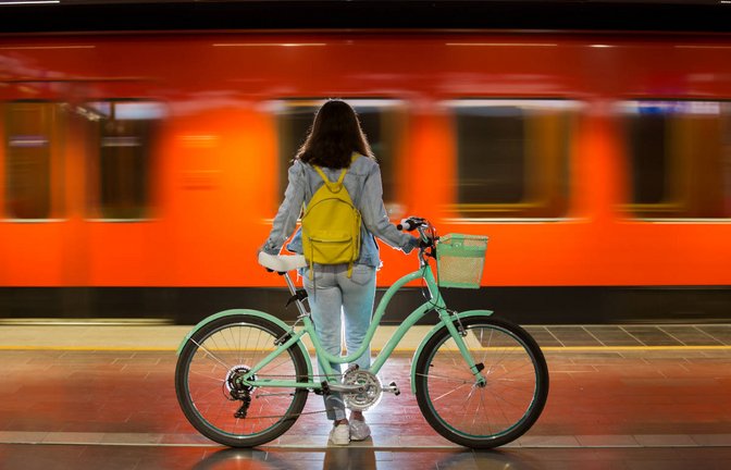In diesem Artikel gehen wir der Frage nach, wie die Fahrradmitnahme mit dem kommenden 49-Euro-Ticket geregelt sein könnte.<span class='image-autor'>Foto: Aleksandra Suzi / Shutterstock.com</span>