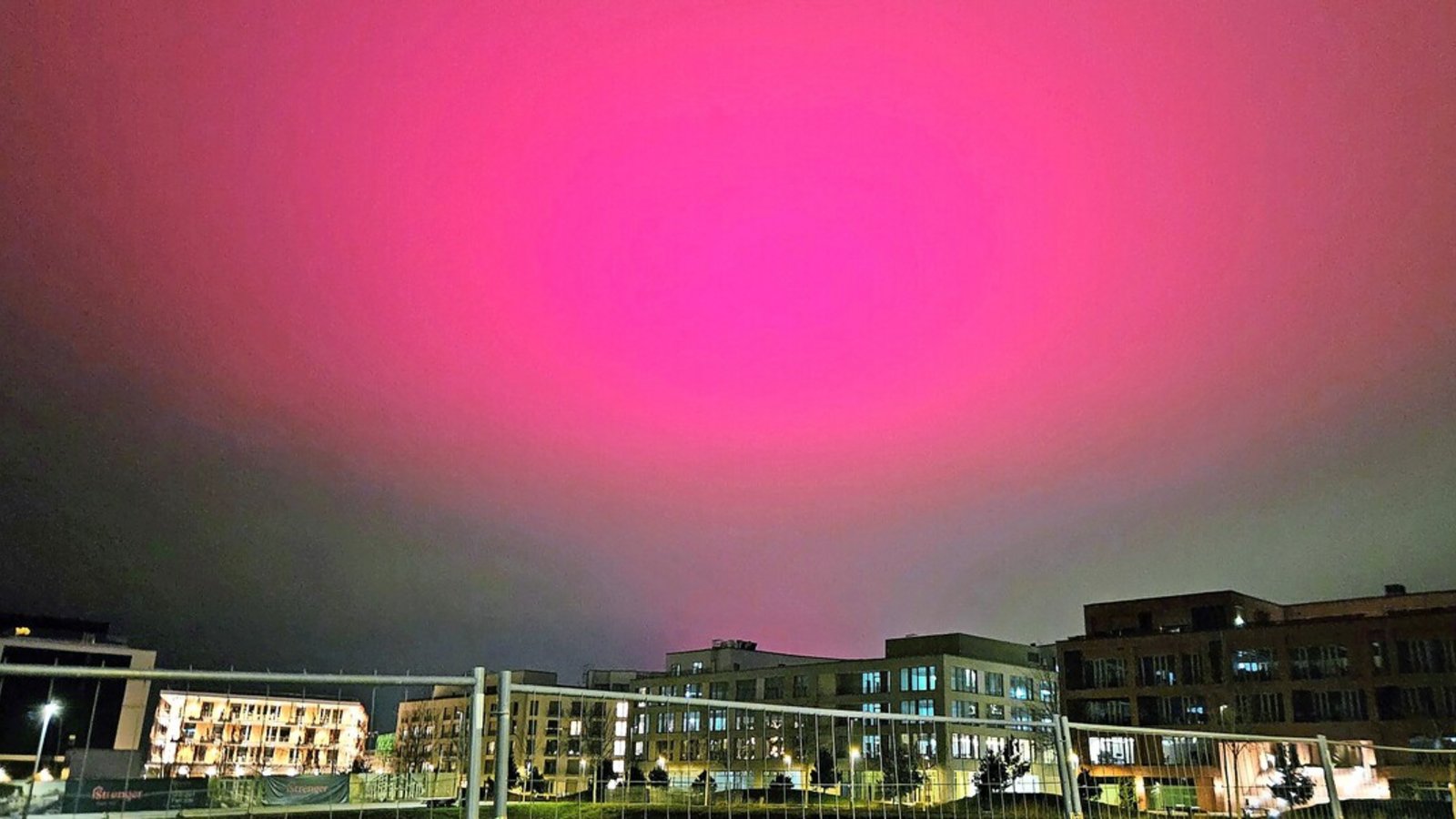 Vor allem in Bad Cannstatt war das Lichtphänomen gut zu sehen.Foto: Andreas Rosar