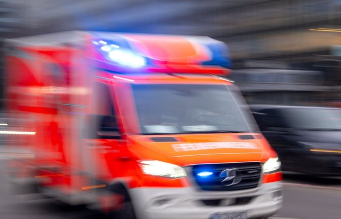 Die Vierjährige wurde schwer verletzt in ein Krankenhaus gebracht. (Symbolbild)<span class='image-autor'>Foto: dpa/Monika Skolimowska</span>
