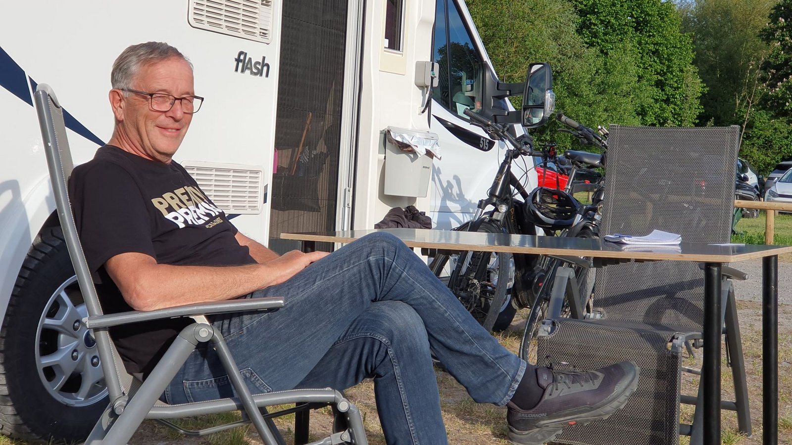 Pastor Thomas Schmidt steht lieber auf Parkplätzen als auf Campingplätzen.Foto: Wein Pastor Thomas Schmidt steht lieber auf Parkplätzen als auf Campingplätzen.Foto: Wein