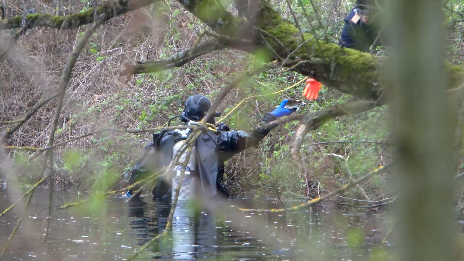 Die Soko Rampe bei der Suche nach der vermissten Großmutter.Foto: dpa/René Priebe Die Soko Rampe bei der Suche nach der vermissten Großmutter.Foto: dpa/René Priebe