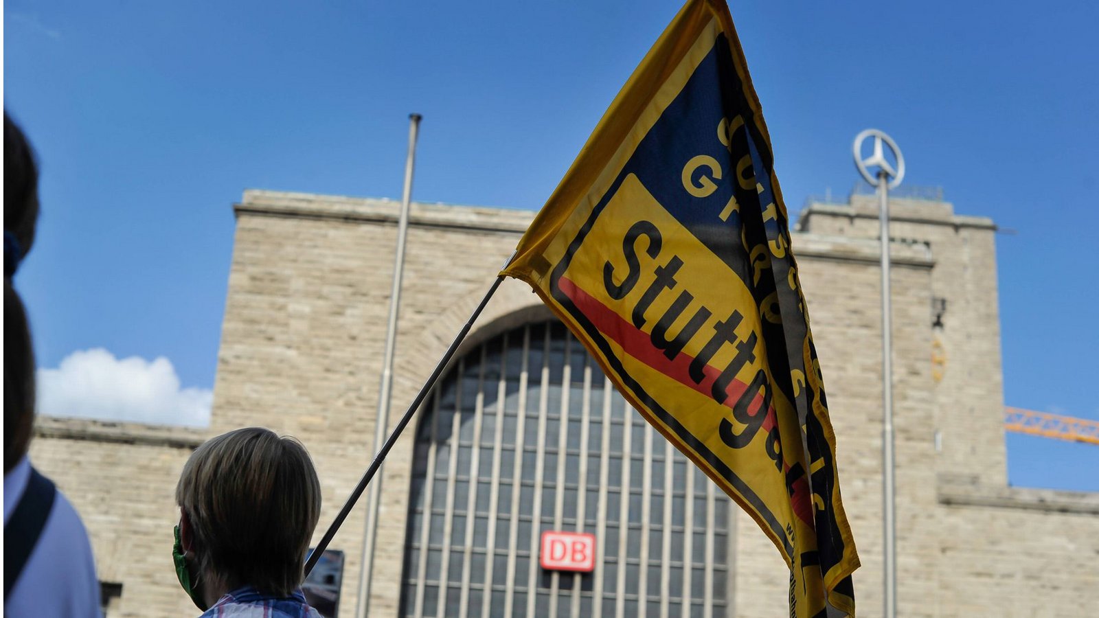 Bürger tun in Stuttgart ihre Ablehnung des Bauvorhabens Stuttgart 21 kund. In der Landespolitik sollen Bürgermeinungen künftig häufiger angehört werden.Foto: Lichtgut/Max Kovalenko