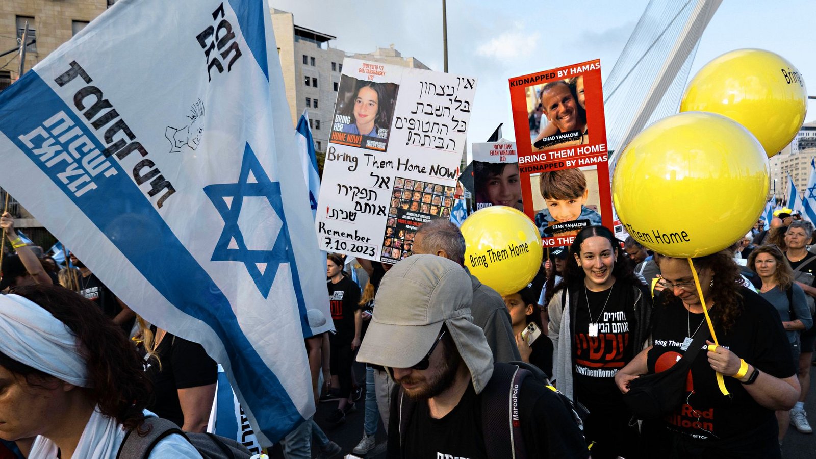 Immer wieder protestieren in Israel Bürger, die verstärkte Bemühungen für die Freilassung der Geiseln im Gazastreifen einfordern.Foto: imago//Nir Alon