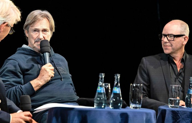 Helmut Zierl (Mitte) und Axel Preuß (li.) beim „Ortstermin“ unserer Zeitung im Alten Schauspielhaus in Stuttgart<span class='image-autor'>Foto: Lichtgut/Leif Piechowski</span>