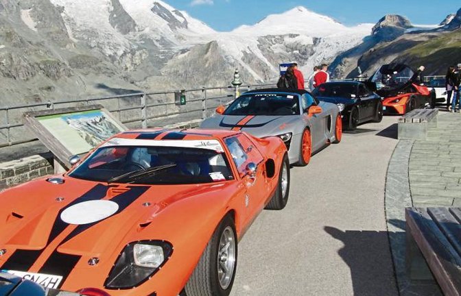 Ein Schmuckstück von Sportwagen nach dem anderen steht im Fahrerlager am Großglockner aufgereiht hintereinander. Foto: privat