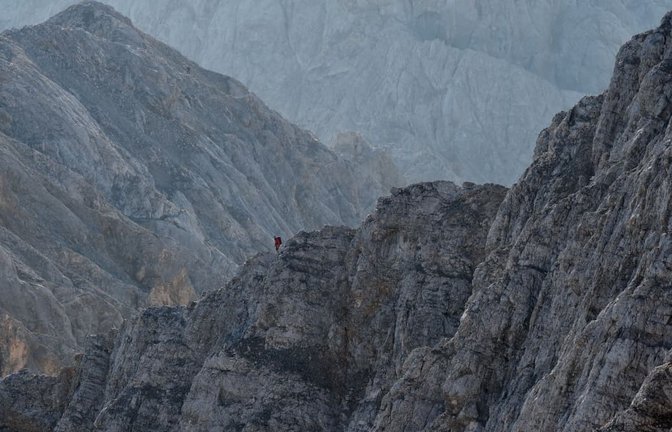 Am Jubiläumsgrat nahe der Zugspitze ist ein Mann ums Leben gekommen (Symbolbild).<span class='image-autor'>Angelika Warmuth/dpa</span>