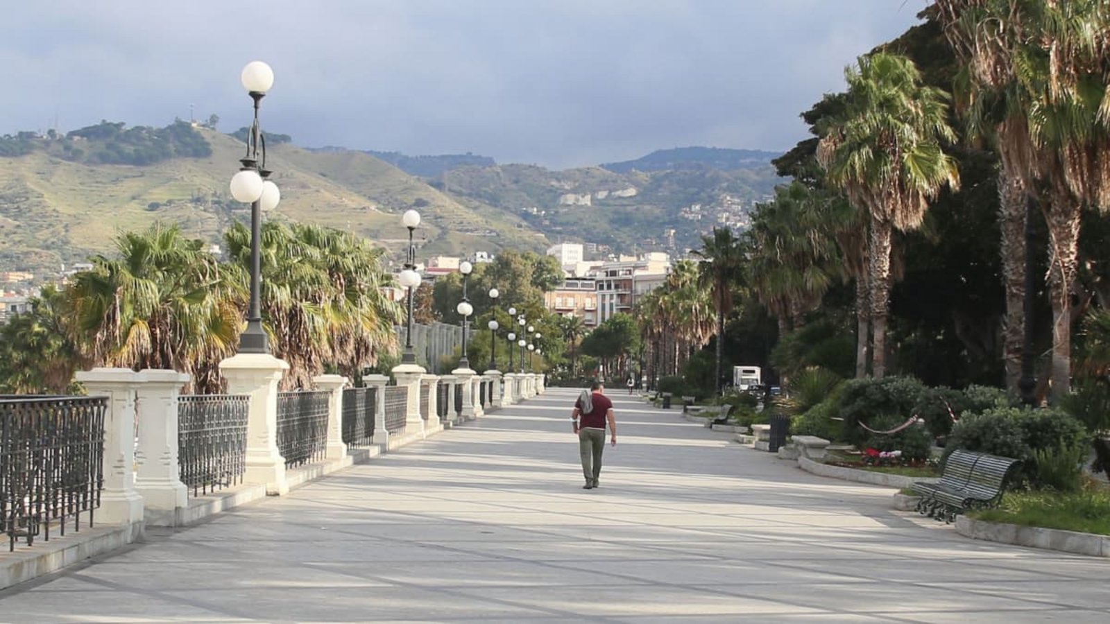 Die Promenade in Reggio Calabria: In dieser Region ist die kalabrische Mafia zu Hause.Domenico Notaro/dpa Die Promenade in Reggio Calabria: In dieser Region ist die kalabrische Mafia zu Hause.Domenico Notaro/dpa