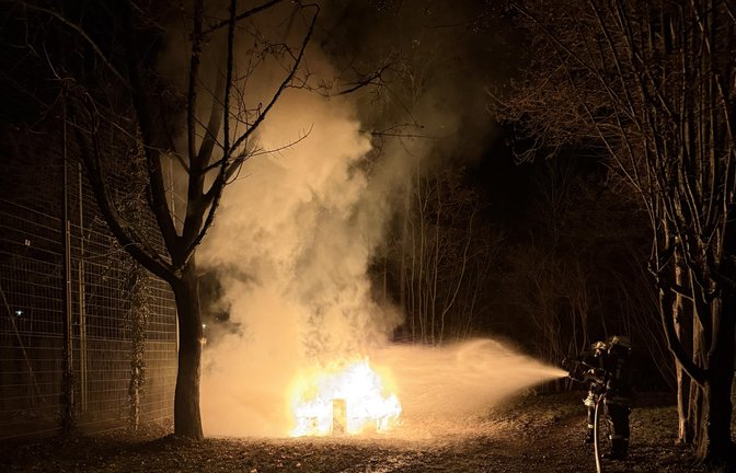 Die Feuerwehr hat den Brand schnell unter Kontrolle. Foto: Feuerwehr Vaihingen