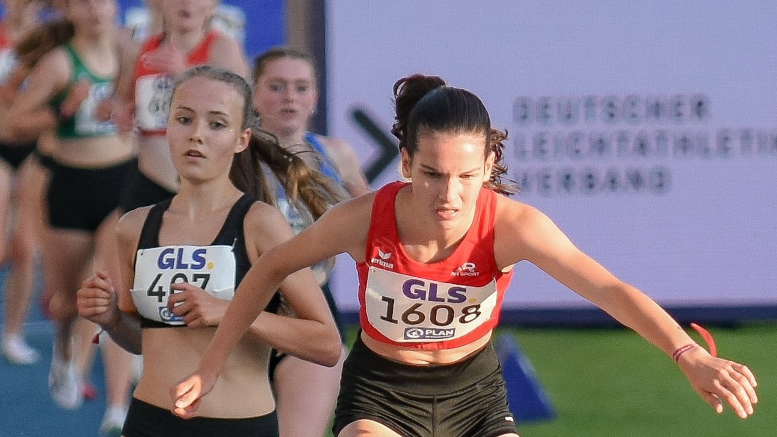 Chiara Heidinger (vorne) sprintet der Konkurrenz davon. Foto: privat