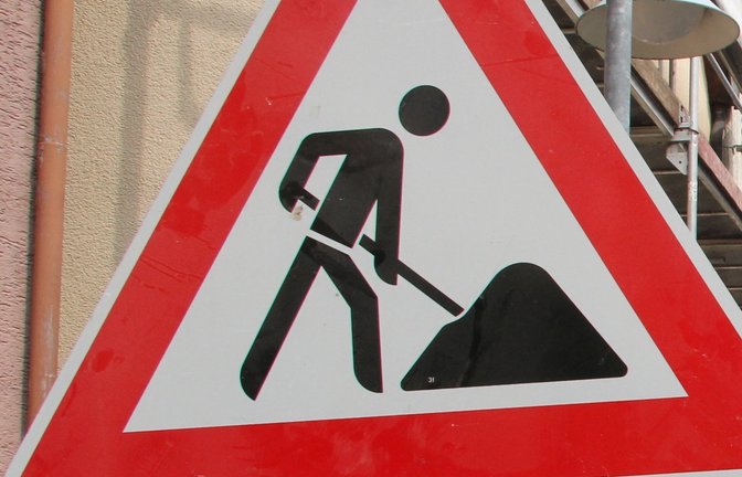 Achtung Baustelle: Bei Wiernsheim muss eine Fahrbahn saniert werden. Archivfoto: Banholzer