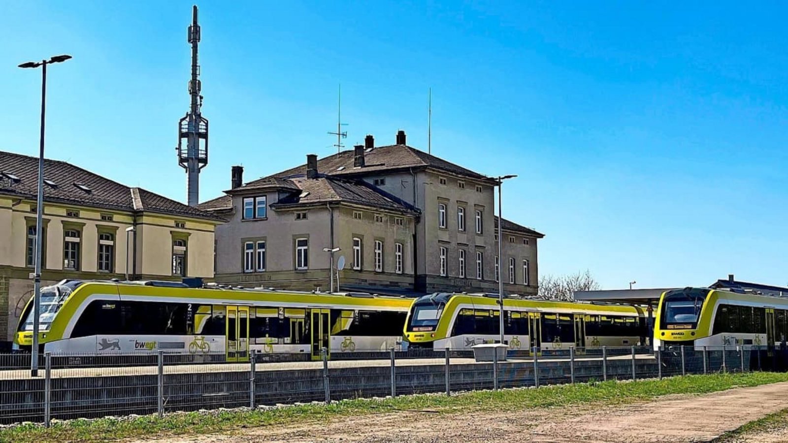 Der Hechinger Bahnhof:&nbsp;Von hier sind es für die Ofterdinger Realschülerin noch zehn Minuten zu Fuß bis zur Schule. Selbst wenn der RE6 nach Übergangs-Fahrplan pünktlich fährt, reicht es für sie nicht.Stopper/Archiv
