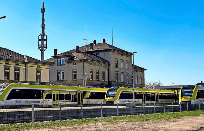 Der Hechinger Bahnhof:&nbsp;Von hier sind es für die Ofterdinger Realschülerin noch zehn Minuten zu Fuß bis zur Schule. Selbst wenn der RE6 nach Übergangs-Fahrplan pünktlich fährt, reicht es für sie nicht.<span class='image-autor'>Stopper/Archiv</span>