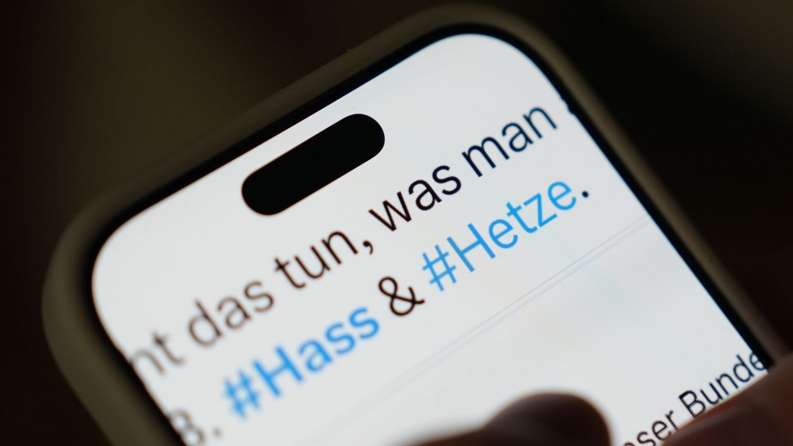 Bei den meisten Beschwerden aus Deutschland geht es um Beiträge auf Instagram, Facebook oder TikTok. (Symbolbild)Foto: Marcus Brandt/dpa