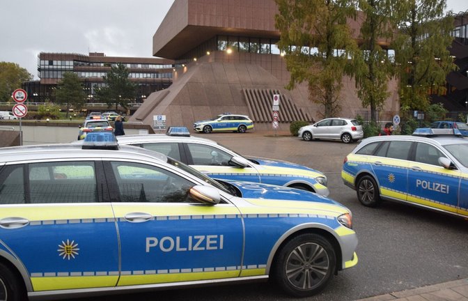 Ende Oktober 2023: Die Polizei räumt unter anderem die Hochschule der Bundesagentur für Arbeit in Mannheim. 150 Menschen werden in Sicherheit gebracht.<span class='image-autor'>Foto: dpa/Rene Priebe</span>