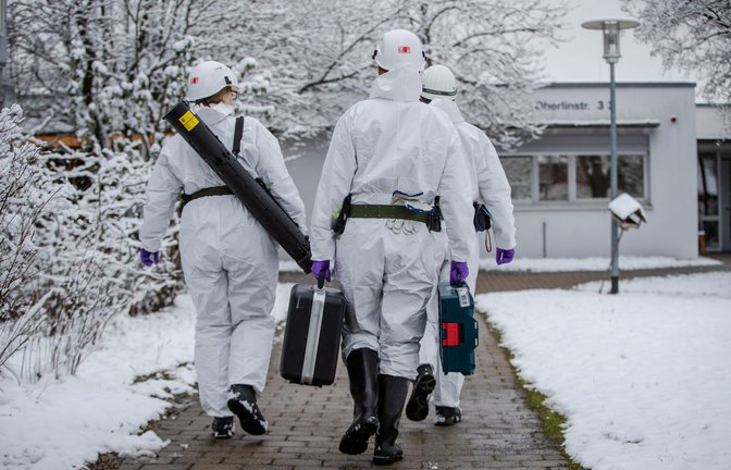 Ermittler forschen nach der Ursache des Brandes.<span class='image-autor'>Foto: dpa/Christoph Schmidt</span>