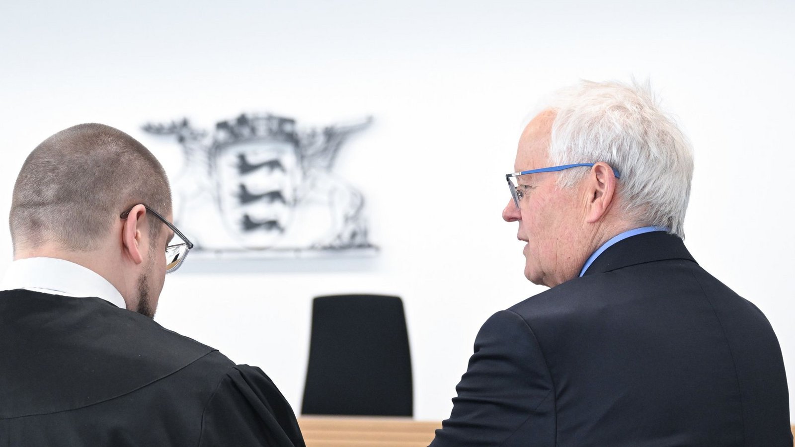 Landeschef Emil Sänze (rechts) und AfD-Anwalt Christian Conrad.Foto: dpa/Bernd Weißbrod