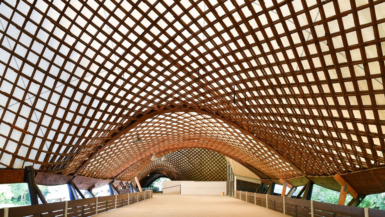 Die Sanierung der Multihalle in Mannheim wird – wie schon 2024 – mit 500 000 Euro unterstützt. Zur Bundesgartenschau 1975 wurde im Mannheimer Herzogenriedpark die Multihalle erbaut. Entworfen hat den Bau der Mannheimer Architekt Carlfried Mutschler. Der Pritzker-Preisträger Frei Otto, der an der Universität Stuttgart lehrte, schuf eine Dachkonstruktion, die die Halle zum architektonischen Meisterwerk macht.Foto: dpa/Uwe Anspach Die Sanierung der Multihalle in Mannheim wird – wie schon 2024 – mit 500 000 Euro unterstützt. Zur Bundesgartenschau 1975 wurde im Mannheimer Herzogenriedpark die Multihalle erbaut. Entworfen hat den Bau der Mannheimer Architekt Carlfried Mutschler. Der Pritzker-Preisträger Frei Otto, der an der Universität Stuttgart lehrte, schuf eine Dachkonstruktion, die die Halle zum architektonischen Meisterwerk macht.Foto: dpa/Uwe Anspach