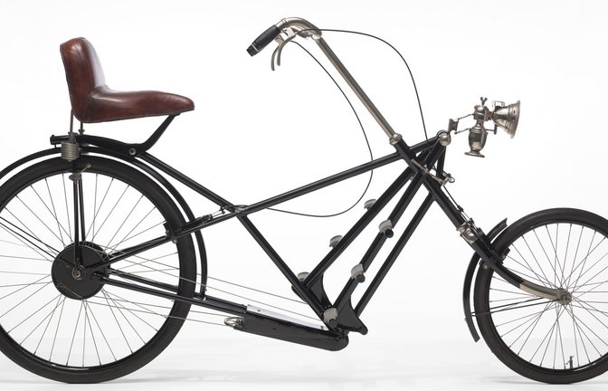 Sieht aus wie ein Bonanza-Rad, ist aber ein Liegerad, das 1921 von den Hesperus-Werken in Stuttgart produziert wurde.<span class='image-autor'>Foto: Deutsches Fahrradmuseum Bad Brückenau</span>