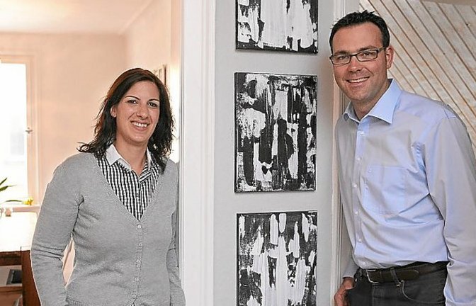Posieren für die Oberbürgermeisterwahl 2010 in Villingen-Schwennigen: Gabriele und Siegfried Lorek gewährten Einblick in ihr Heim.<span class='image-autor'>Foto: Schwarzwälder Bote</span>