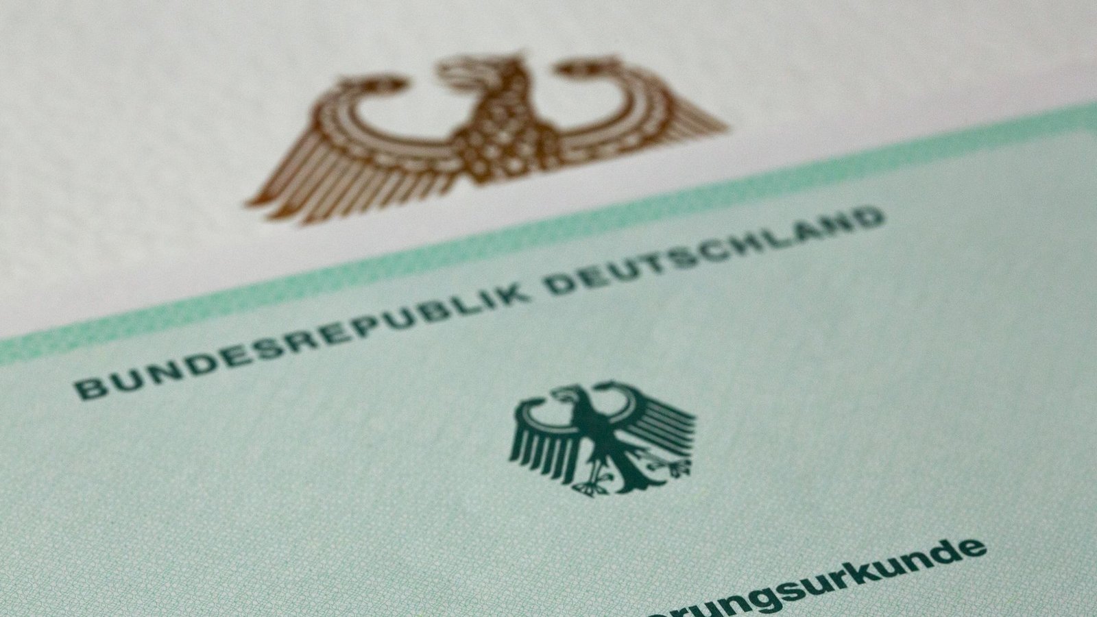 Wer eingebürgert werden will, muss bestimmte Voraussetzungen erfüllen.Foto: dpa/Fernando Gutierrez-Juarez Wer eingebürgert werden will, muss bestimmte Voraussetzungen erfüllen.Foto: dpa/Fernando Gutierrez-Juarez