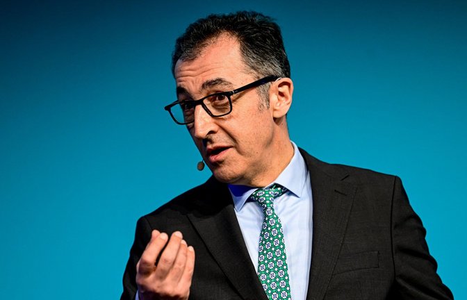 „Übertreibt nicht!“ hießt der Titel eines Buchs aus der Feder von Cem Özdemir, das der Ullstein-Verlag noch vor wenigen Wochen auf seiner Webseite bewarb.<span class='image-autor'>Foto: dpa/Fabian Sommer</span>