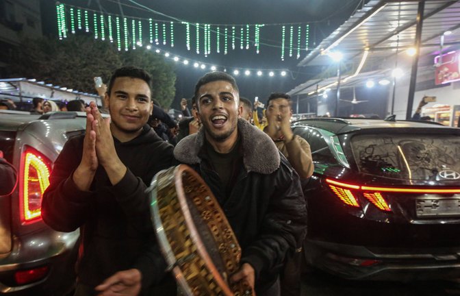 Palästinenser feiern den vereinbarten Waffenstillstand im Gazastreifen<span class='image-autor'>Foto: IMAGO/APAimages/IMAGO/Omar Ashtawy \ apaimages</span>