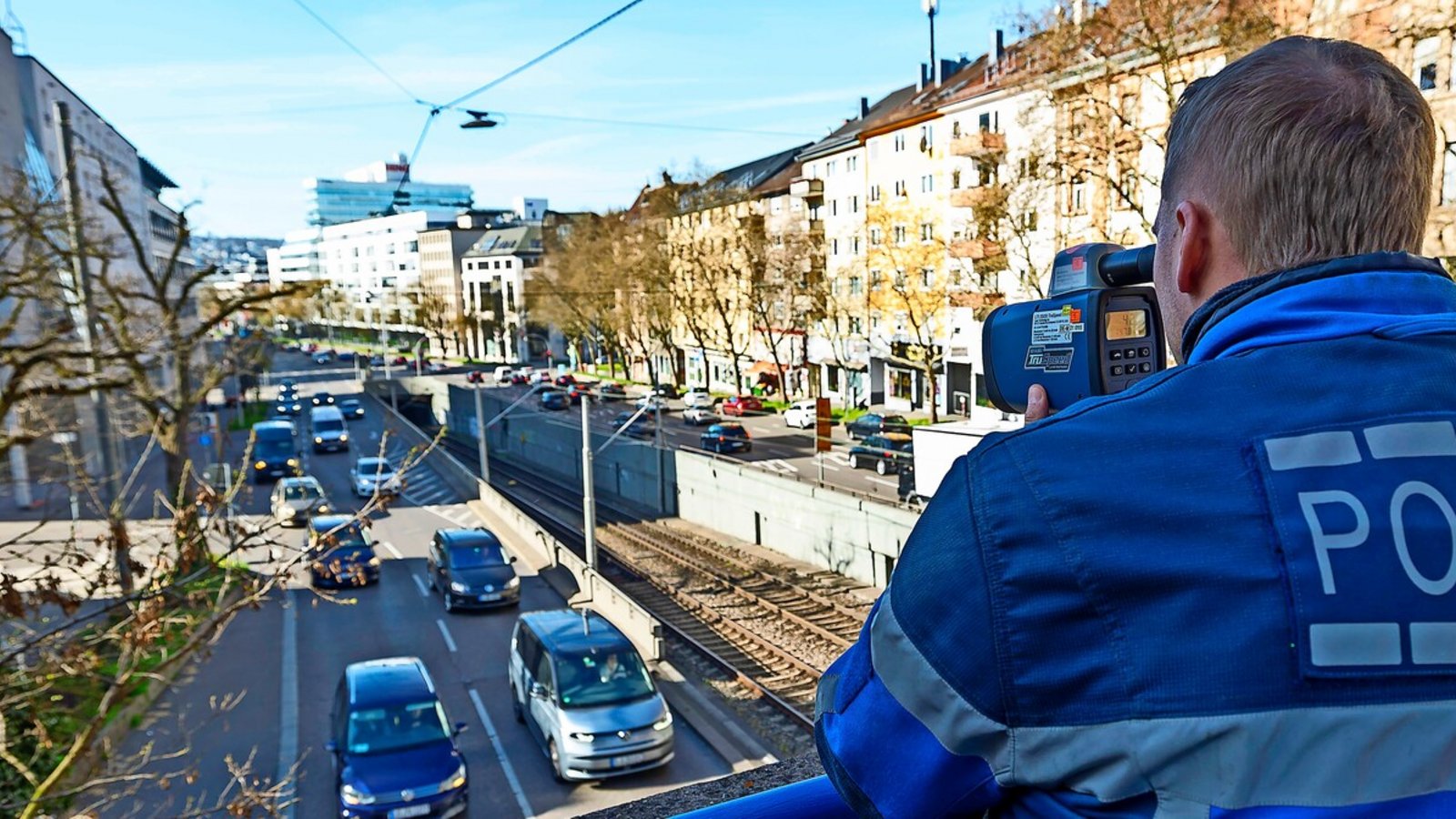 Die Polizei kontrolliert häufiger entlang der Heilbronner Straße – im Fokus dabei auch: unaufmerksame Autofahrer (Symbolbild).Foto: Lichtgut/Leif Piechowski Die Polizei kontrolliert häufiger entlang der Heilbronner Straße – im Fokus dabei auch: unaufmerksame Autofahrer (Symbolbild).Foto: Lichtgut/Leif Piechowski