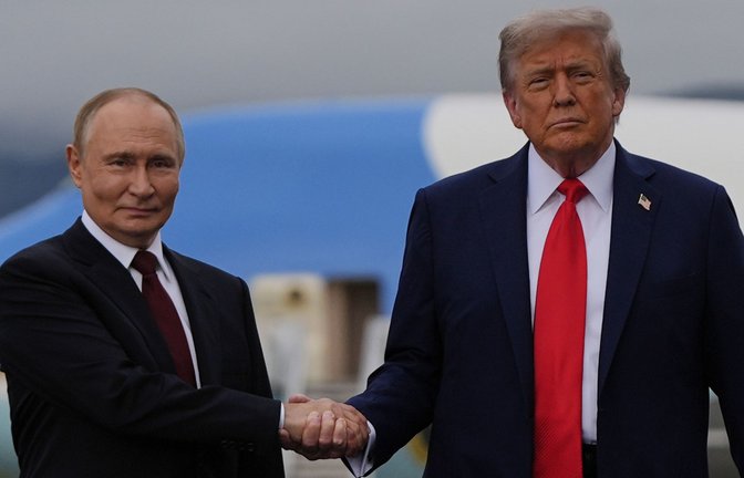 Russlands Präsident Putin und US-Präsident Donald Trump am Freitag in Anchorage.<span class='image-autor'>Foto: Julia Demaree Nikhinson/AP/dpa</span>