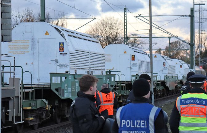 Im November 2024 wurden vier Castor-Behälter mit Atommüll per Zug nach Philippsburg gebracht.<span class='image-autor'>Foto: René Priebe/dpa</span>
