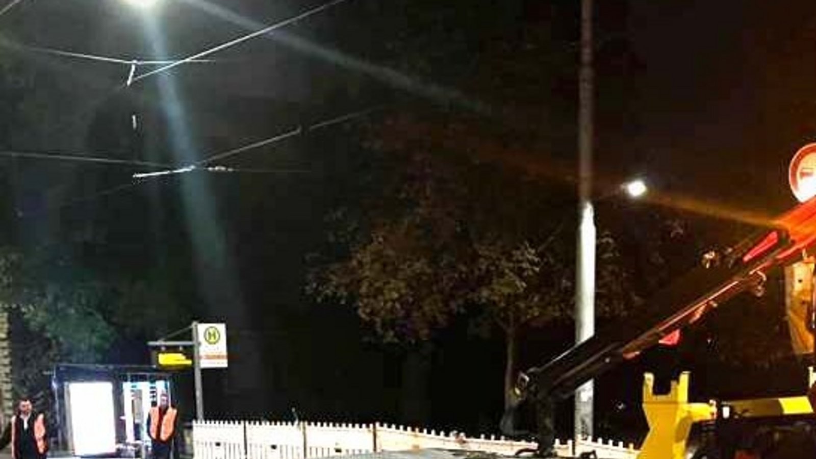 Drei Autos sind bereits in das Gleisbett am Eugensplatz gefahren, zuerst passierte das diesem VW Mitte Oktober.Foto: privat Drei Autos sind bereits in das Gleisbett am Eugensplatz gefahren, zuerst passierte das diesem VW Mitte Oktober.Foto: privat