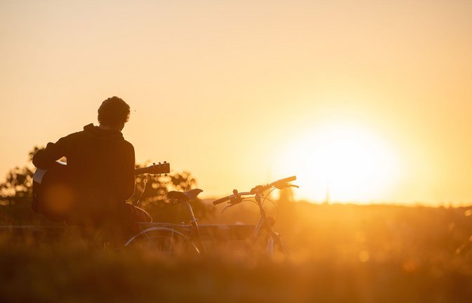 Das Wetter zeigt sich zum Beginn des Wochenendes von seiner sonnigen Seite. (Symbolbild)<span class='image-autor'>Foto: picture alliance/dpa/Sebastian Gollnow</span>