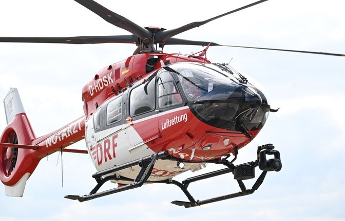 Mit einem Rettungshubschrauber wurde der Junge in eine Klinik geflogen. (Symbolbild)<span class='image-autor'>Foto: Bernd Weißbrod/dpa</span>