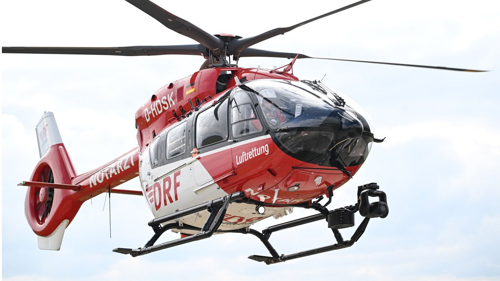 Mit einem Rettungshubschrauber wurde der Junge in eine Klinik geflogen. (Symbolbild)Foto: Bernd Weißbrod/dpa Mit einem Rettungshubschrauber wurde der Junge in eine Klinik geflogen. (Symbolbild)Foto: Bernd Weißbrod/dpa