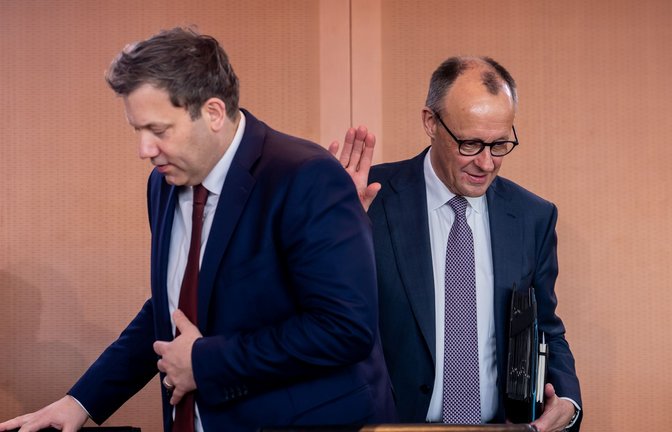 Finanzminister Lars Klingbeil  (links) und Kanzler Friedrich Merz ringen um eine Einigung auf steuerpolitische Schritte.<span class='image-autor'>Foto: Michael Kappeler/dpa</span>