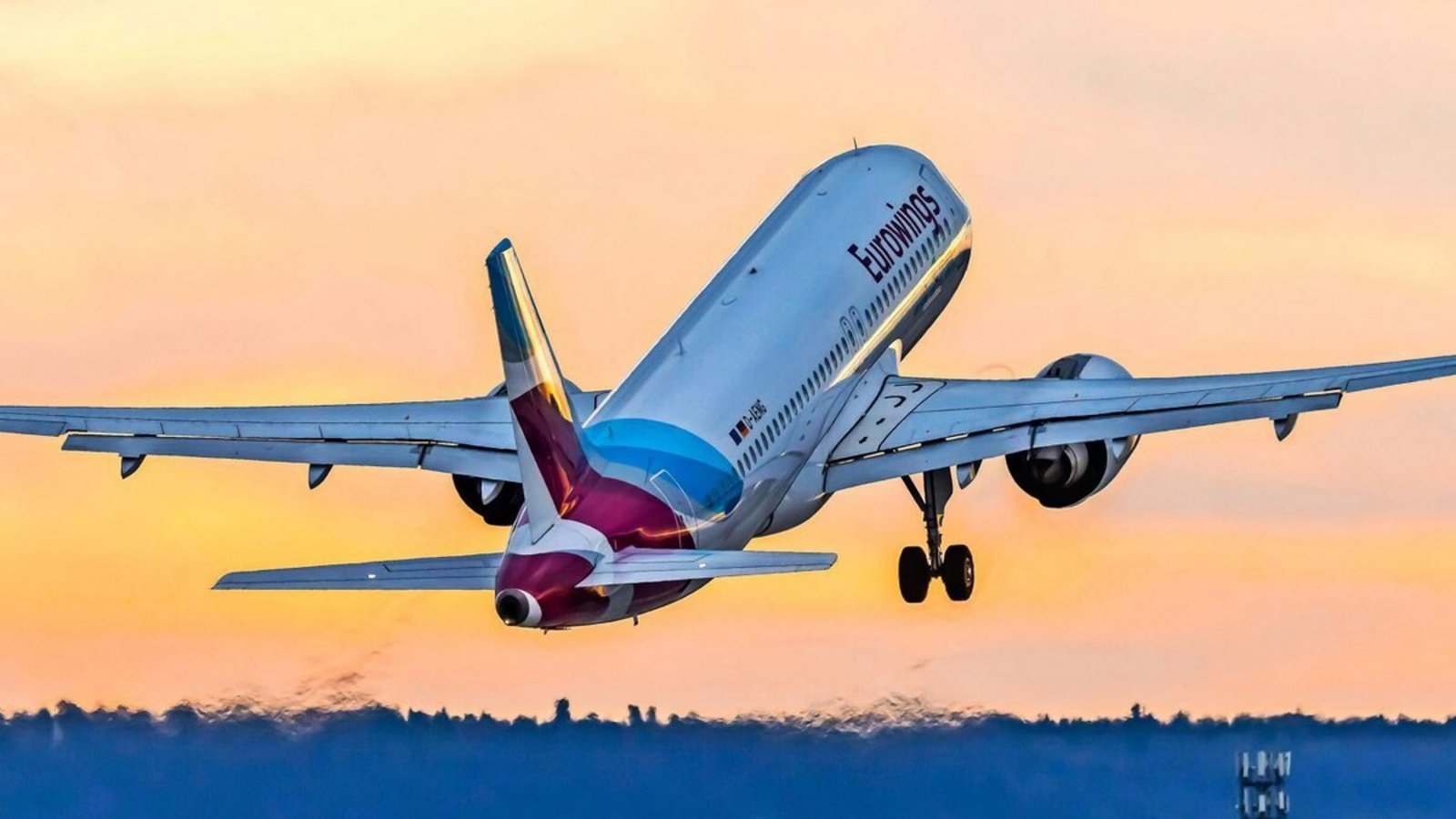 Flugzeug beim Start. Reisende, die in den nächsten Tagen in Richtung Ferien am Flughafen Stuttgart abfliegen, sollten mehr Zeit einplanen, sie werden nicht allein sein.Foto: imago Flugzeug beim Start. Reisende, die in den nächsten Tagen in Richtung Ferien am Flughafen Stuttgart abfliegen, sollten mehr Zeit einplanen, sie werden nicht allein sein.Foto: imago