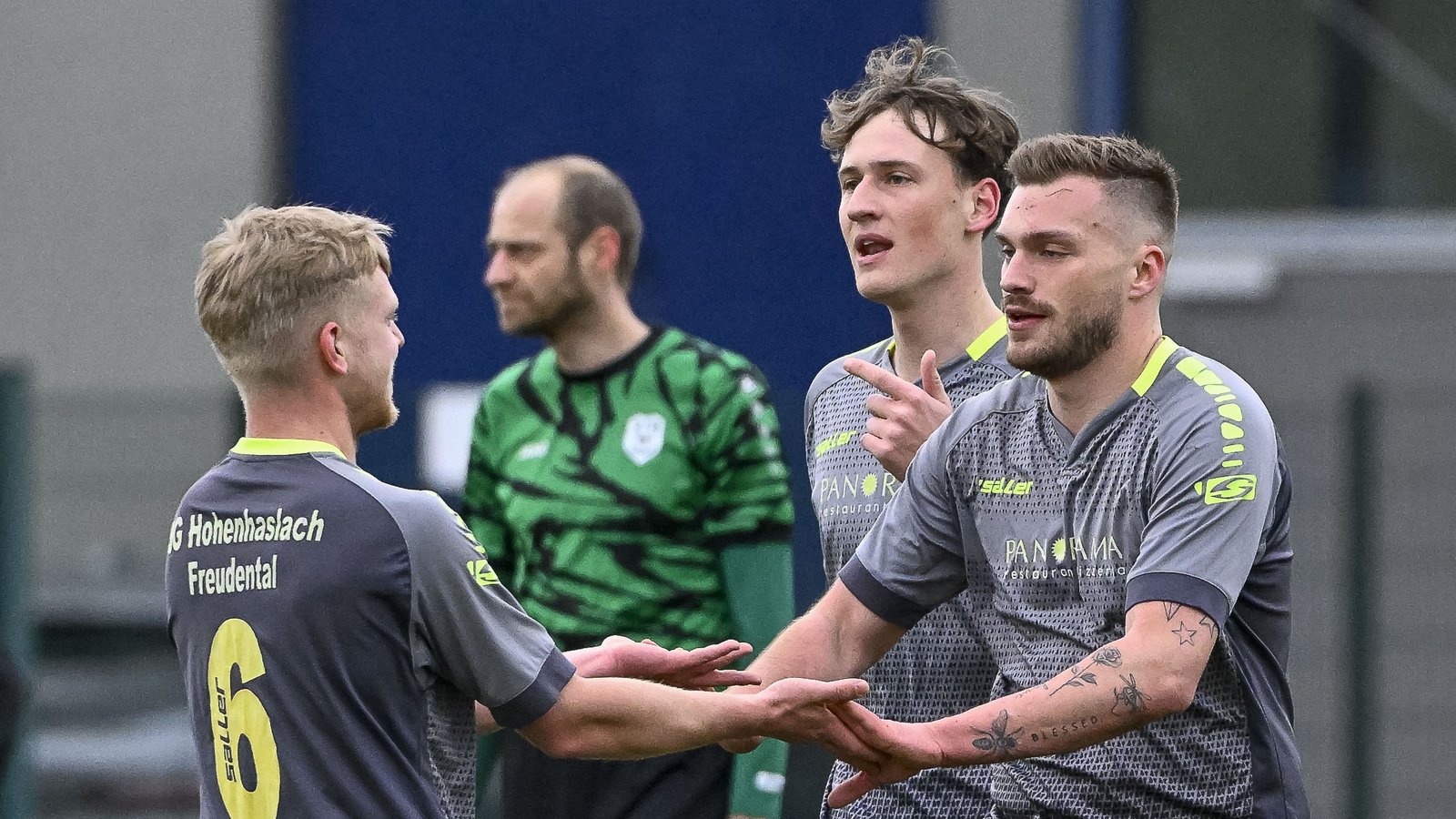 Torschütze Philipp Oehler (rechts) und Loris Pawlak freuen sich über den ersten von vier Treffern im Spiel der SGM Hohenhaslach/Freudental II gegen den VfR Sersheim. Foto: Leitner Torschütze Philipp Oehler (rechts) und Loris Pawlak freuen sich über den ersten von vier Treffern im Spiel der SGM Hohenhaslach/Freudental II gegen den VfR Sersheim. Foto: Leitner