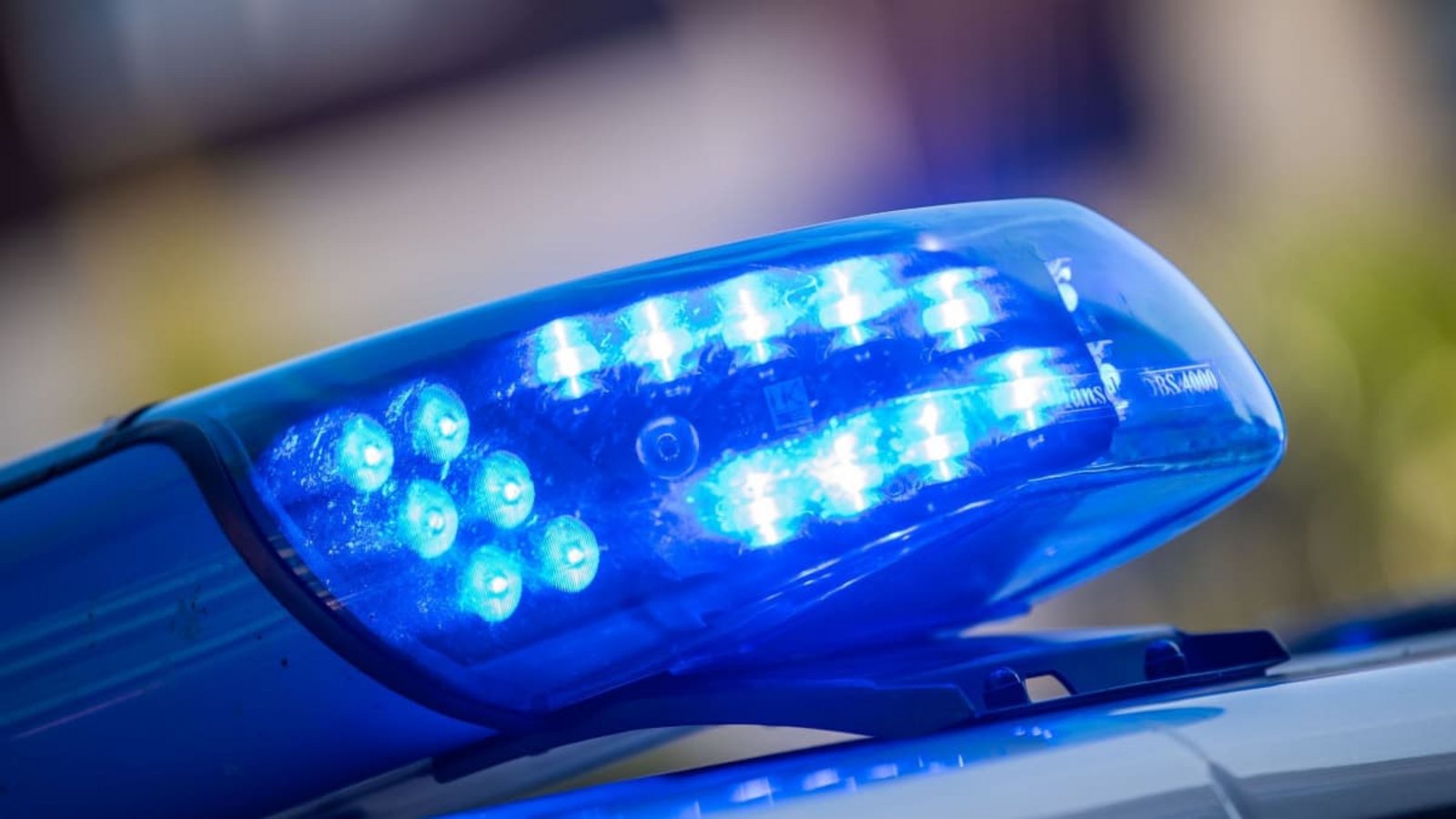 Die Polizei ermittelt nach dem Sturz eines Arbeiters in Uhldingen. (Symbolbild)Lino Mirgeler/dpa