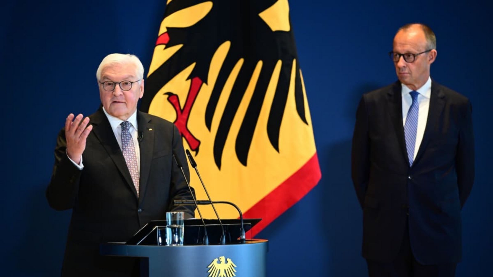 Gesucht wird ein neues Staatsoberhaupt: Die Amtszeit von Bundespräsident Frank-Walter Steinmeier (l.) geht in ein paar Monaten zu Ende. Kanzler Friedrich Merz (CDU) muss einen Nachfolger oder eine Nachfolgerin finden.Sebastian Gollnow/dpa