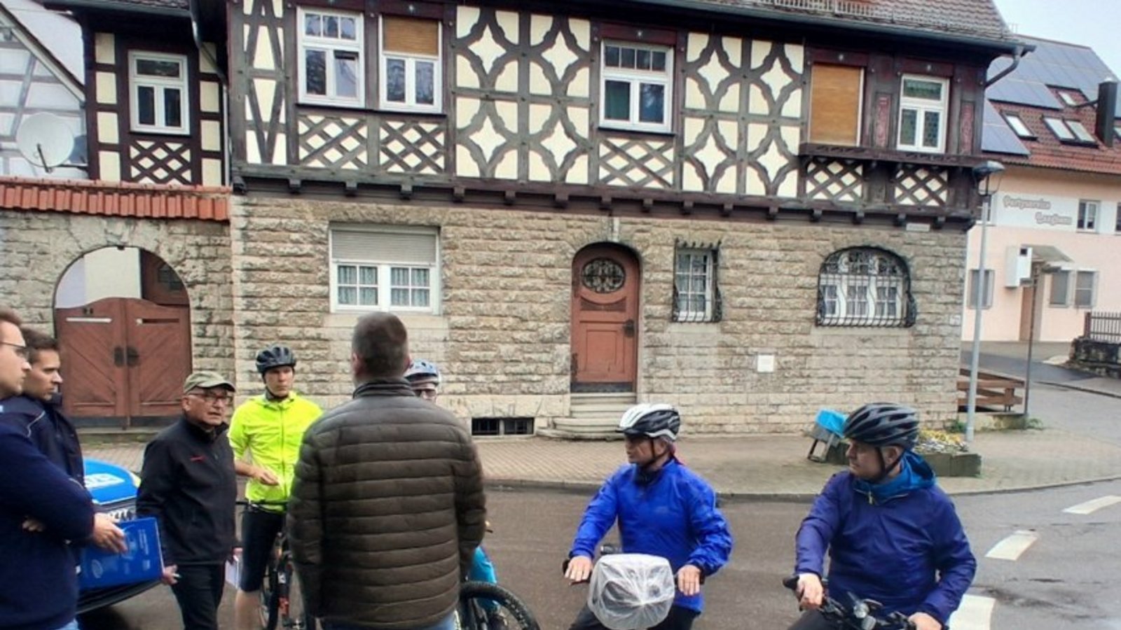 Wo werden Streckenposten gebraucht? Lagebesprechung in Oberriexingen.
