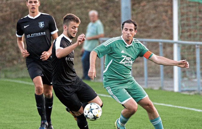 Benjamin Rapp (rechts) und der SV Iptingen müssen im Bezirkspokal wieder gegen den NK Croatia Bietigheim ran. Foto: Küppers