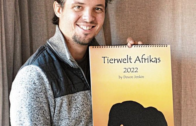 Devon Jenkin mit dem Wildtierkalender. Foto: p