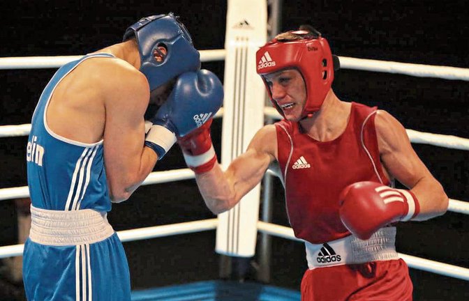 Der Schlag sitzt: Nach nicht einmal zwei Jahren Boxtraining ist Drilon Rama deutscher Jugend-Vizemeister im Weltergewicht. Fotos: Häussler
