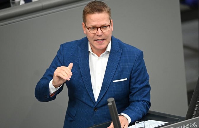 Der scheidende Gesundheitsstaatssekretär Tino Sorge reagiert auf seine Entlassung mit deutlicher Kritik an Friedrich Merz (Archivfoto).<span class='image-autor'>Philip Dulian/dpa</span>