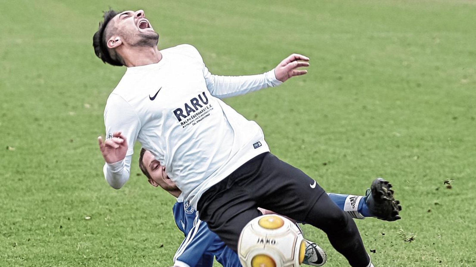 Beim TSV Enzweihingen mit seinem Regisseur Cihat Aytac (vorne) läuft es noch nicht rund. Foto: Simecek Beim TSV Enzweihingen mit seinem Regisseur Cihat Aytac (vorne) läuft es noch nicht rund. Foto: Simecek
