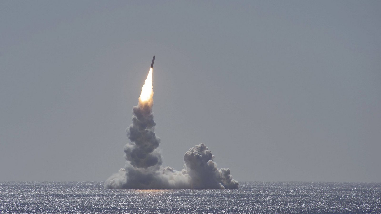 Start einer unbewaffneten Trident II D5LE Rakete vom Unterseeboot USS Maine am 12. Februar 2020 vor der Küste von San Diego im US-Bundesstaat Kalifornien.Foto: mago/ZUMA Press Start einer unbewaffneten Trident II D5LE Rakete vom Unterseeboot USS Maine am 12. Februar 2020 vor der Küste von San Diego im US-Bundesstaat Kalifornien.Foto: mago/ZUMA Press