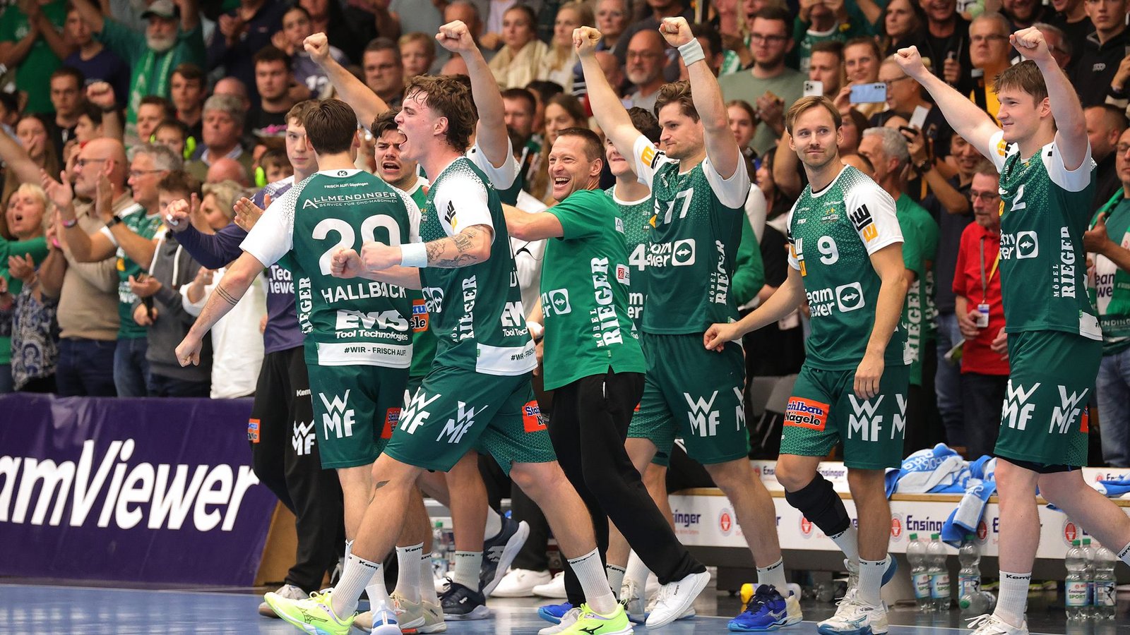 Jubel und Erleichterung bei den Frisch-Auf-Spielern nach dem zweiten Heimsieg der Saison.Foto: Pressefoto Baumann/Alexander Keppler